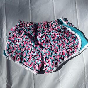 Nike Girls Pink Blue Pattern Athletic Running Shorts Girls Youth Size meduim